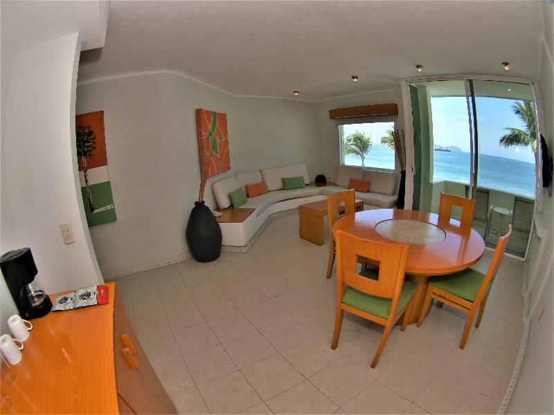 Camino Real Manzanillo Hotel Екстериор снимка