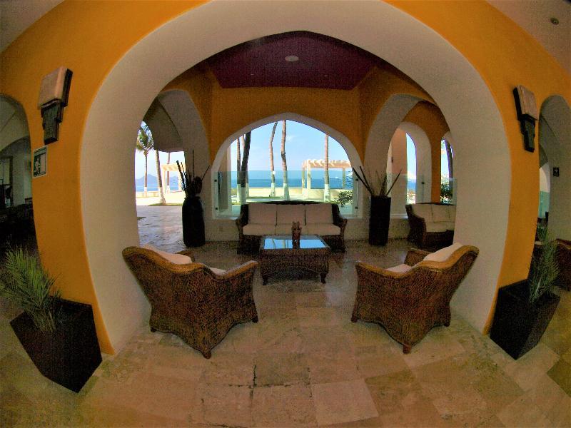 Camino Real Manzanillo Hotel Екстериор снимка