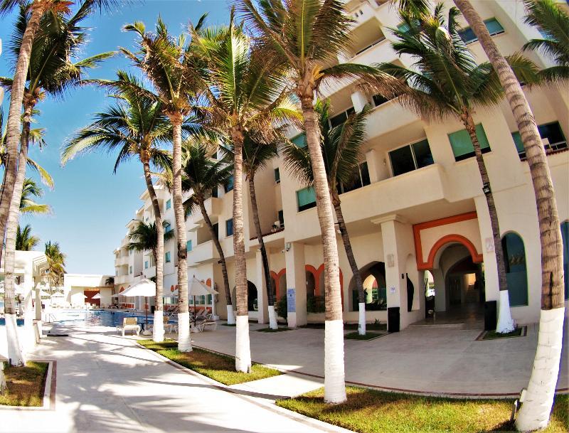 Camino Real Manzanillo Hotel Екстериор снимка