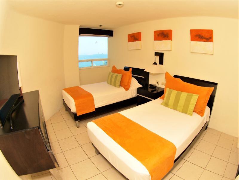 Camino Real Manzanillo Hotel Екстериор снимка