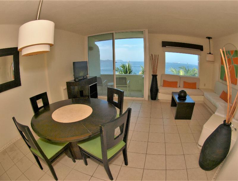 Camino Real Manzanillo Hotel Екстериор снимка